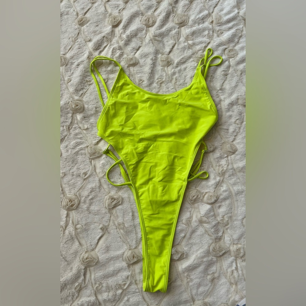 5 NEW Women’s One Piece Swimsuit Lot/Set! So CUTE! Stretch, Padded, Puckerbutt 🔥 - Picture 5 of 10